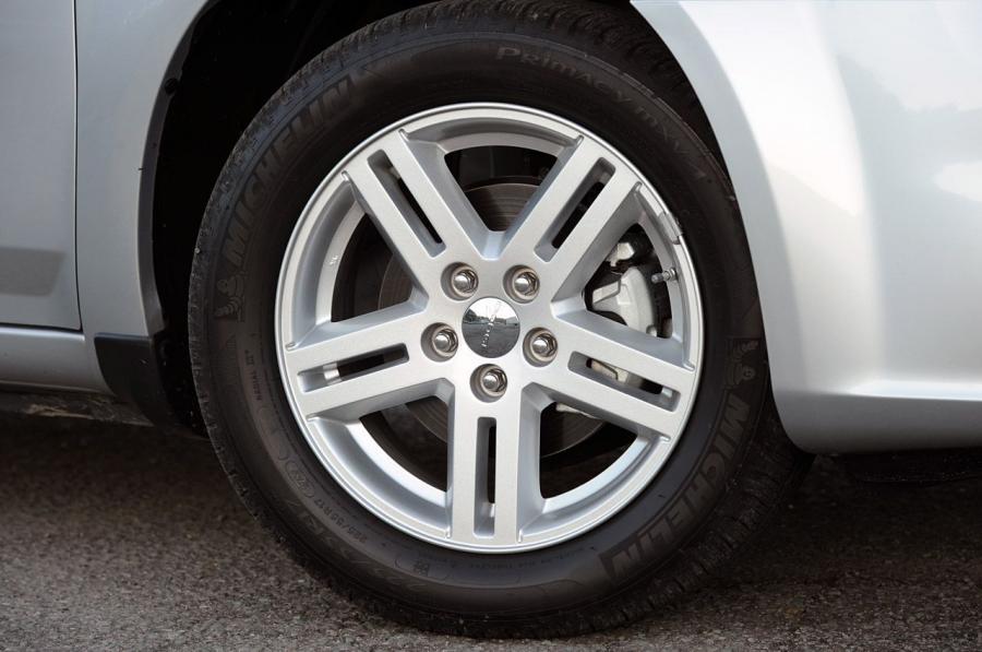  Dodge Avenger 2011 года  (фото 52 из 61)